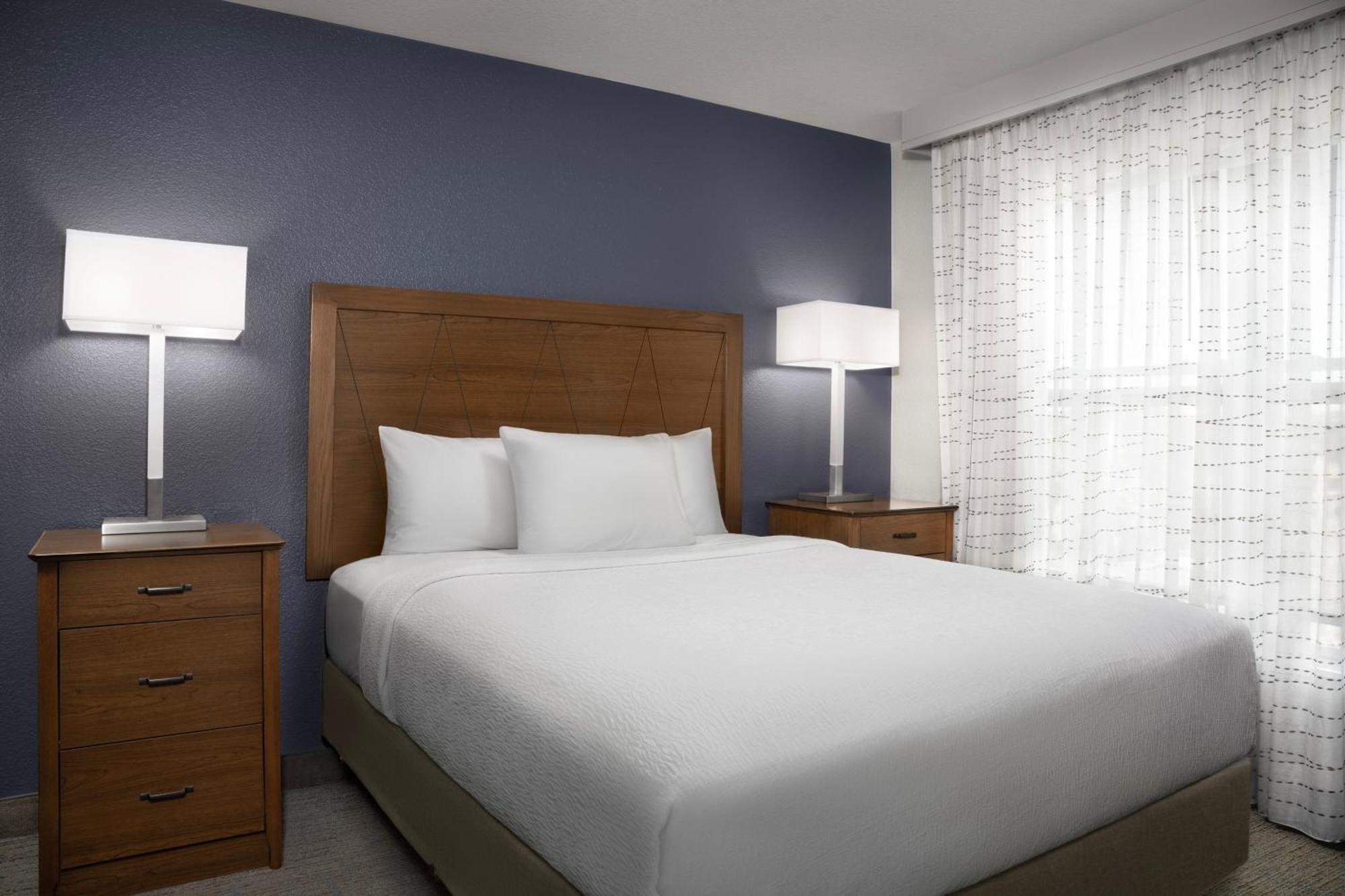 Hotel By Marriott San Bernardino